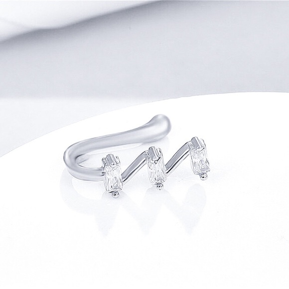 ⚜️𝟯𝟬%𝗢𝗙𝗙 𝗯𝘂𝗻𝗱𝗹𝗲𝘀 𝟯+⚜️ NEW CZ Silver Bar Fake Nose Ring - Picture 3 of 7